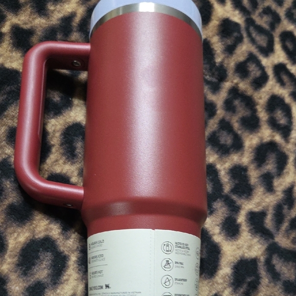 Stanley Maroon Quencher Tumbler with Handlelittle Scratch - Picture 7 of 13